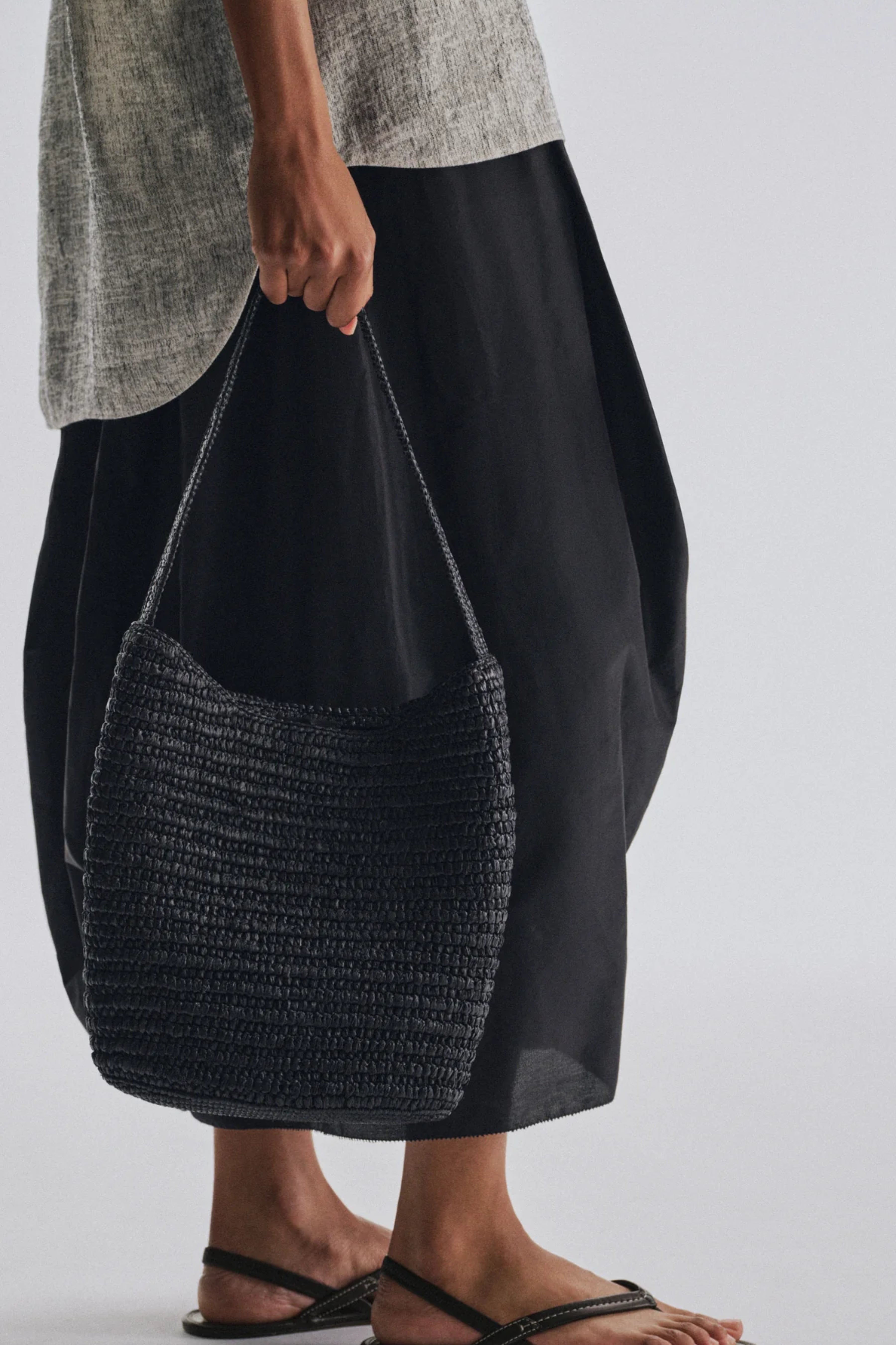 Alma Shoulder Raffia