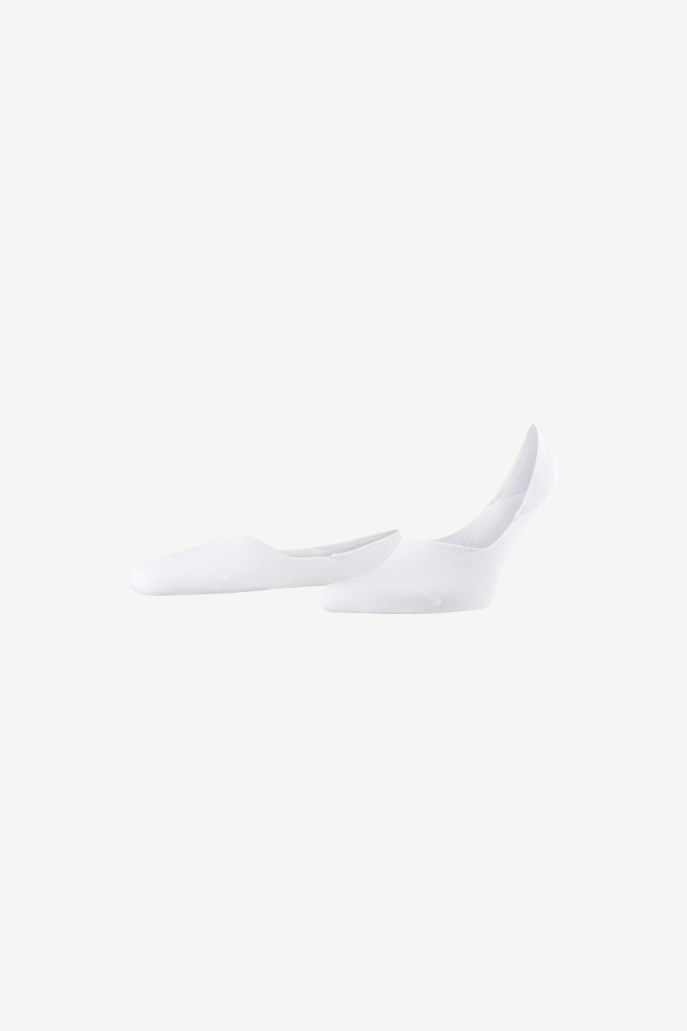 Step Invisible in White