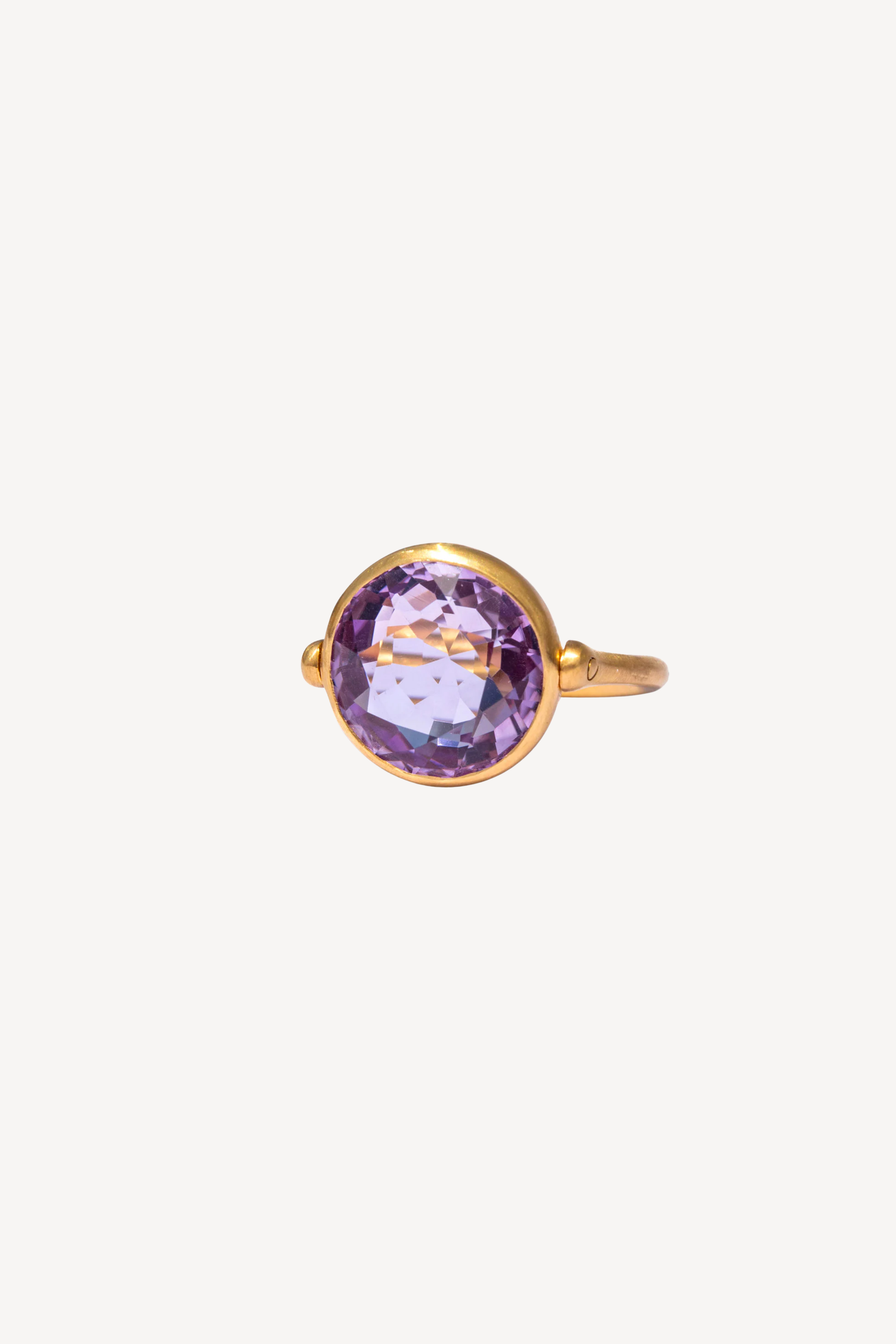 22YG Amethyst Swivel Ring