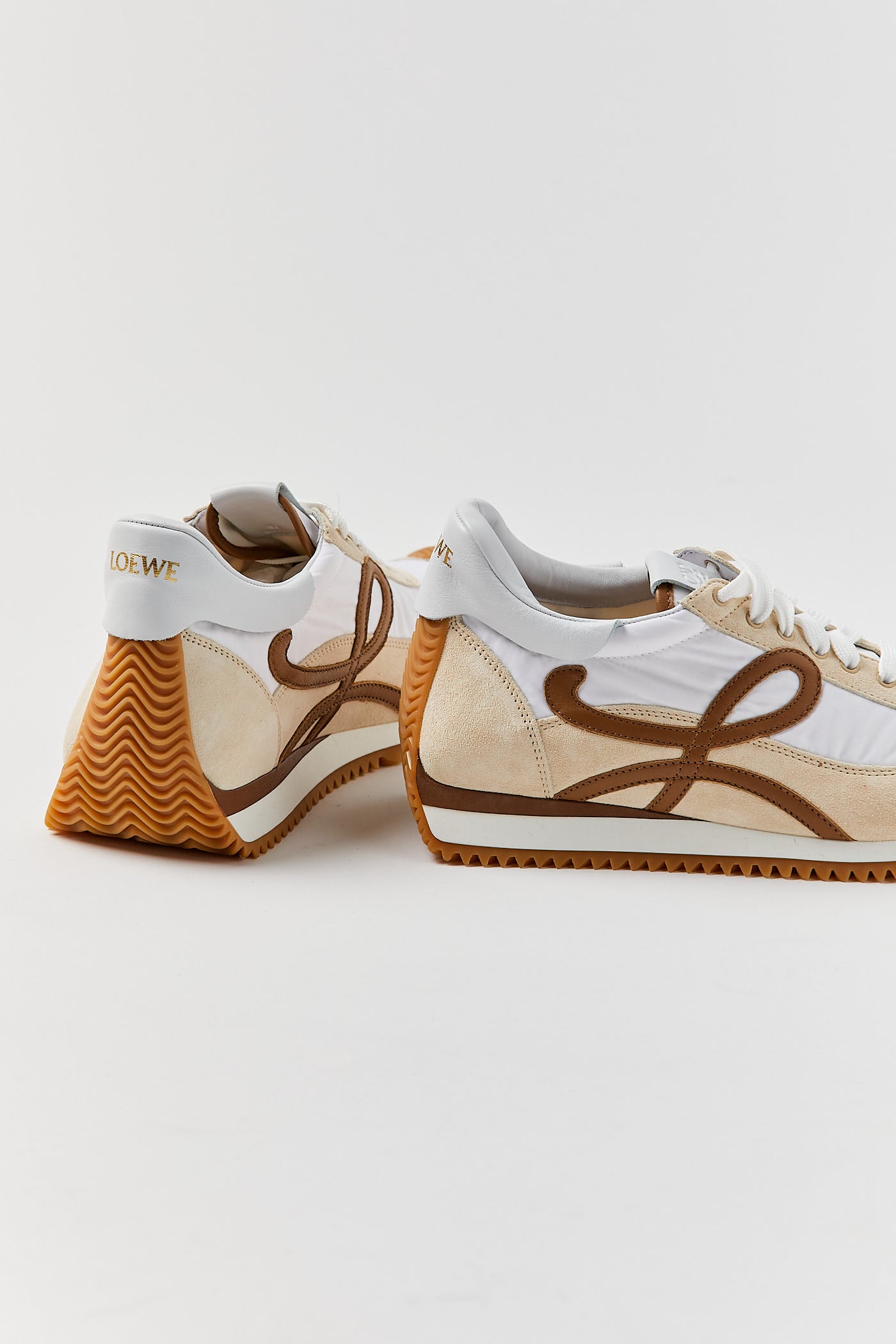 Chocolate & White Flow Runner