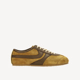 Sneakers in Ocra