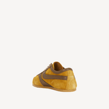 Sneakers in Ocre