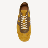 Sneakers in Ocre