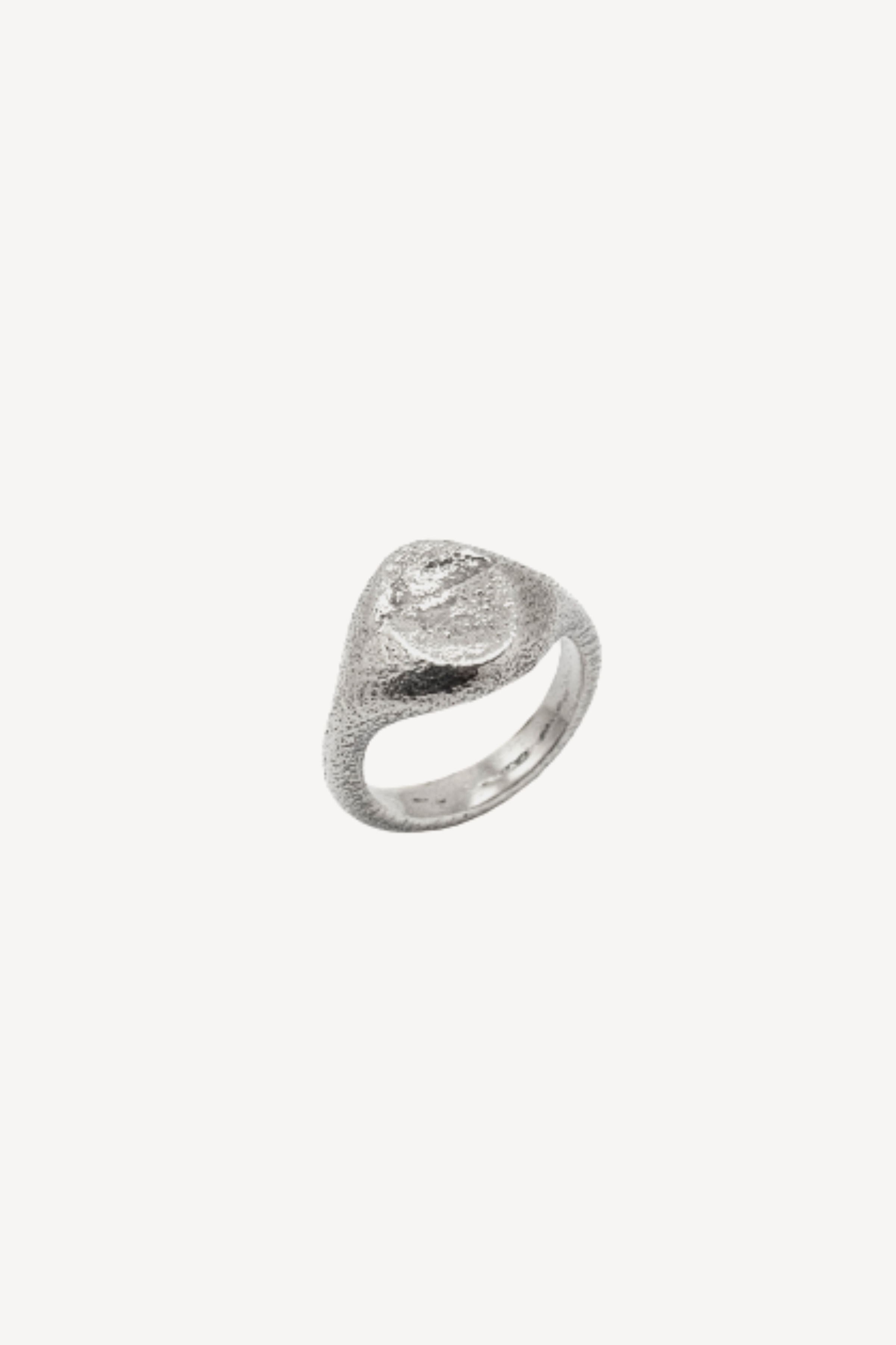 ARKAIKA Classic Signet Oval Ring