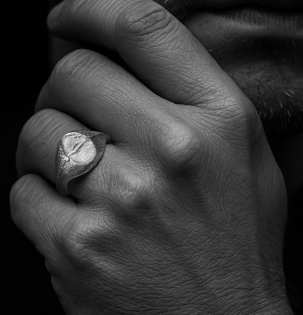 ARKAIKA Classic Signet Oval Ring